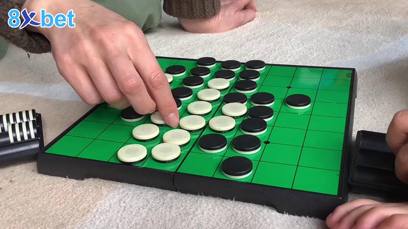 Hướng dẫn cách chơi cờ Othello chi tiết cho tân binh 3 Chiến thuật chơi cờ Othello hiệu quả từ cao thủ